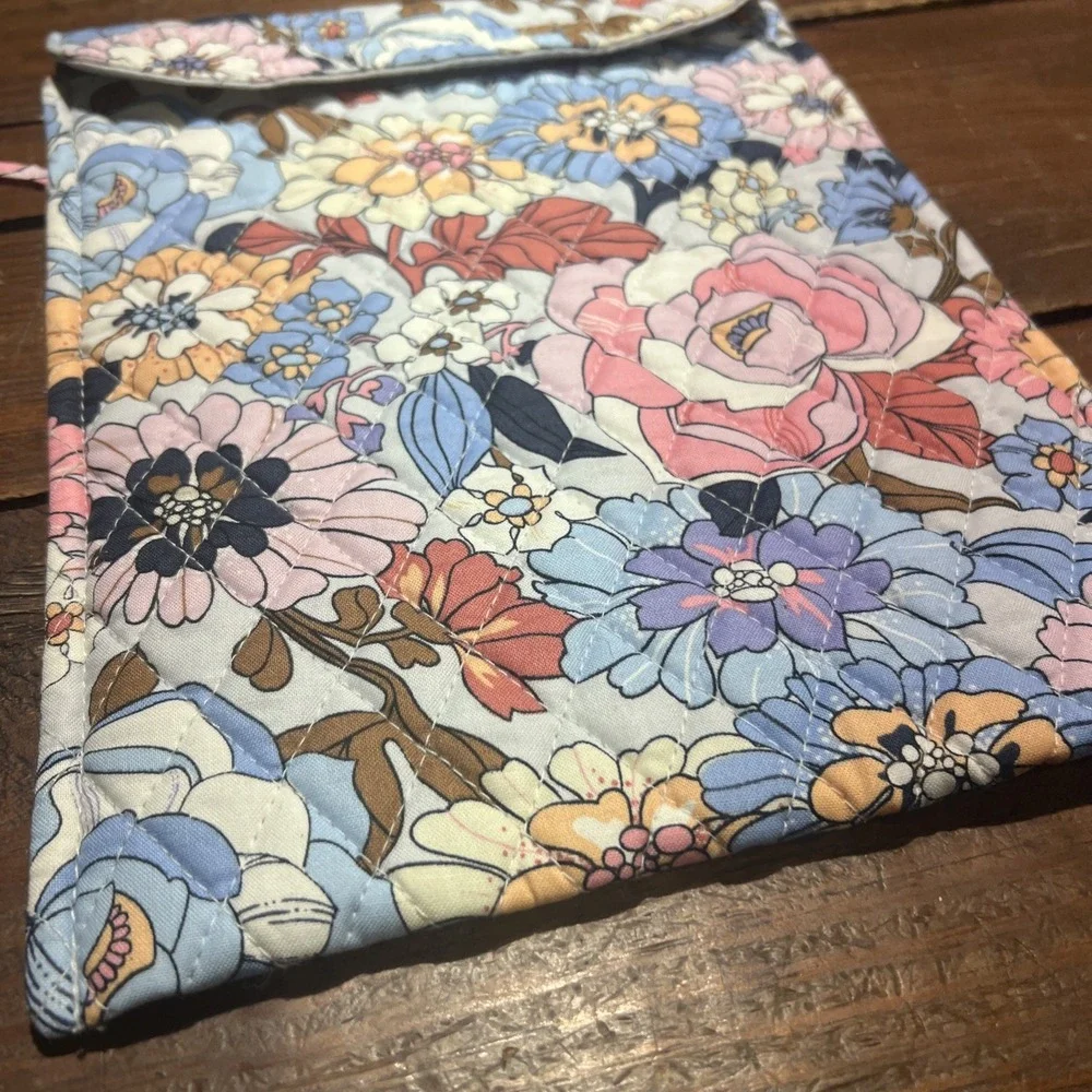 Vera Bradley Floral Quilted Tablet Organizer / iPad Sleeve / Aloha Blooms